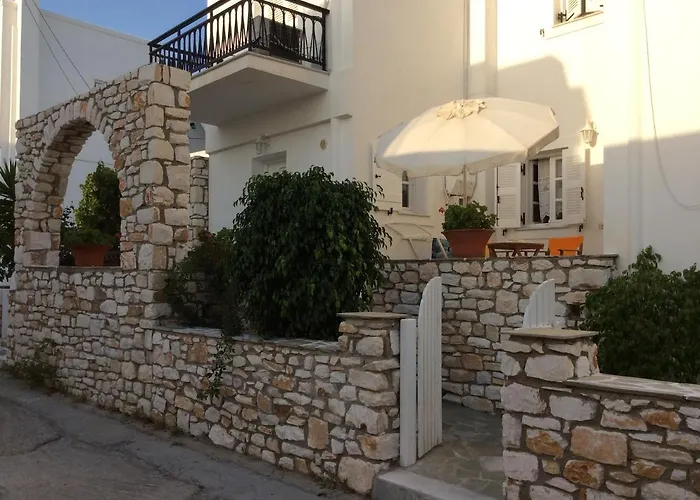 Maria In Paros 2-4 Persons 나오우사